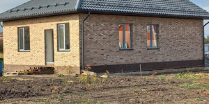 Кирпич ЛСР тёмно-терракотовый флэш Брюгге + Кёнигштайн (Königstein) Марксбруг белый Курск2