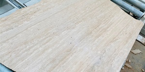 Плитка из травертина RKS SLATE Classic Vein Cut (BEIGE TRAVERTINE VEIN CUT-MATTE HONED НЕЗАПОЛНЕННАЯ) на производстве (1)
