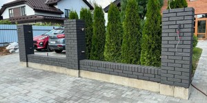 Забор из кирпича ЛСР графитовый рустик 1НФ (3)