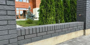 Забор из кирпича ЛСР графитовый рустик 1НФ (6)