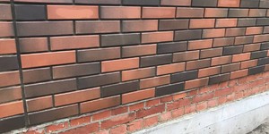 Кирпич облицовочный ЛСР Красный Флэшинг процесс кладки фасада (4)
