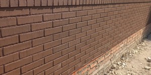 Фото кладки фасада из кирпича ЛСР Кёльн в Курске (1)