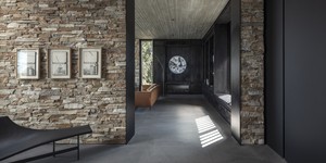 Каменная стена в интерьере из 3D панели RKS SLATE  Кварцит Biege Quartz Country фото интерьера, купить камень с доставкой в РКС Клинкер (11)
