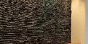 Каменные стены в интерьере, на фото 3D панели RKS SLATE Кварцит Black Quartz купить (3)