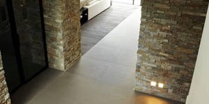 Натуральный камень в интерьере фото 3D панели RKS SLATE Кварцит Multi Quartz Country современные решения для стен (10)