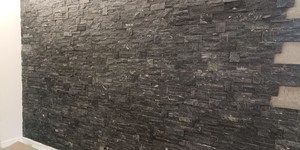 Натуральный камень на стену в интерьере купить 3D панели RKS SLATE Сланец Black Quartz Modern (3)