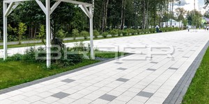 Тротуарная плитка БРАЕР Лувр (гранит на сером, мрамор) - фото мощения больших территорий, дорожек в парке (7)