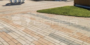 Фото тротуара из плитки БРАЕР ДОМИНО ТУМАН, ПЕСОЧНЫЙ, ПЛАТО